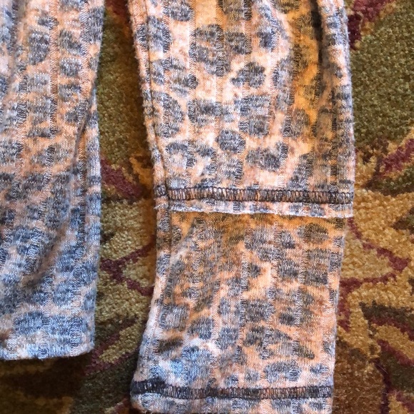 Heathered Leopard Spots Soft Top - Picture 5 of 6